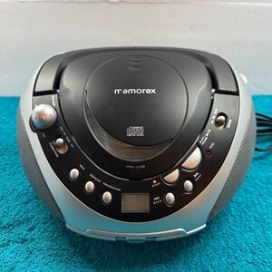 Memorex MP8806 Portable CD Player AM FM Radio Boombox Silver Black 2009